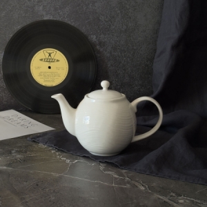 Чайник 600 мл, с крышкой  белый FLOW /6/